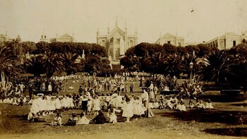 Una postal del predio, a