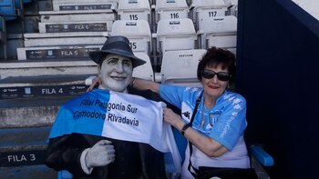 La fanática posó junto a