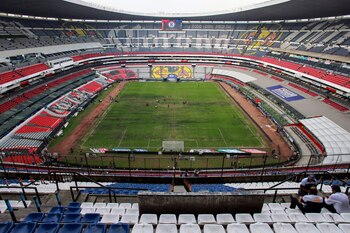 El césped del estadio presentaba