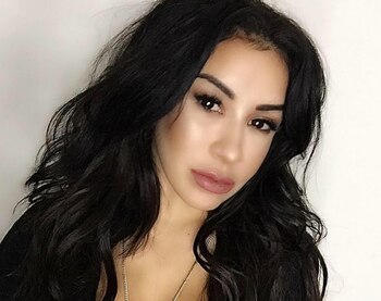 Laura tiene 36 años y