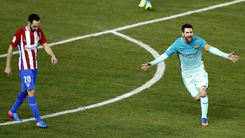 Juanfran sufrió en más de una ocasión la jerarquía de Lionel Messi (EFE)