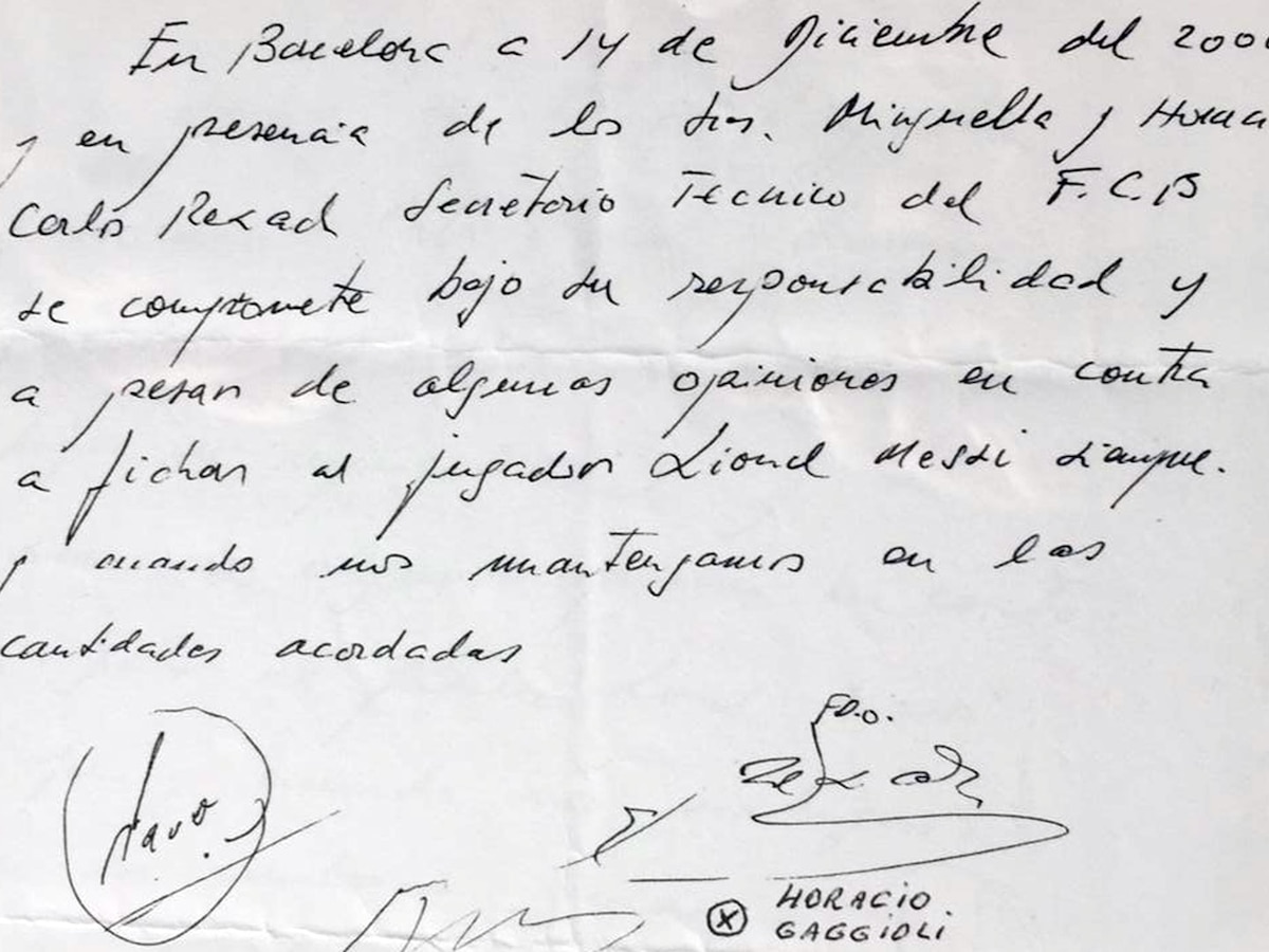 Quién tiene y dónde está la célebre servilleta donde se firmó el primer “contrato” de Lionel Messi con el Barcelona - Infobae