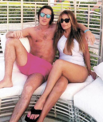 Marcela Tauro y su novio,