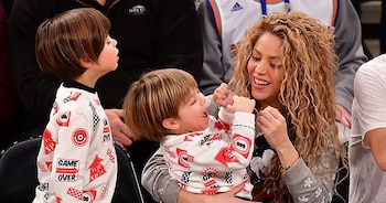 Shakira junto a sus hijos