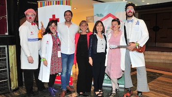 Beatriz Resnik, la coordinadora de Casa Garrahan, con su equipo