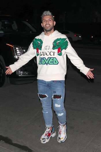 Con un look informal, Sergio