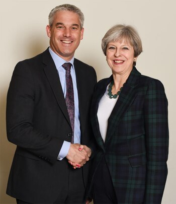 Stephen Barclay y Theresa May
