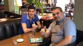 Carlos Lampe, junto a José