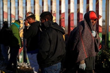 Migrantes en la frontera con