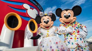 Mickey y Minnie con el