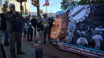 Su abuela espera que la