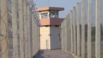 Está ubicada a 476 kilómetros de Curitiba, en la región occidental de Paraná