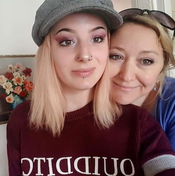 Trixie Hart junto a su madre