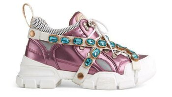 Rosa metalizado con cintas y