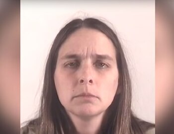 La mujer quien responde al nombre de Tracy ya enfrenta cargos por violencia infantil (Foto: Especial Telemundo)