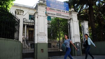 El frente del colegio de