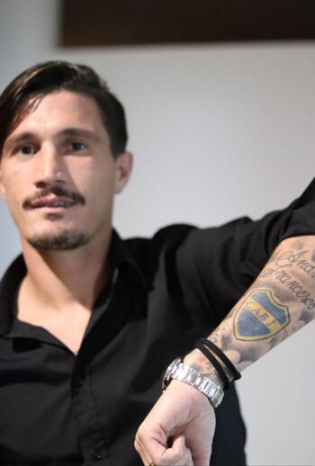 Fabio Pisacane lleva el escudo