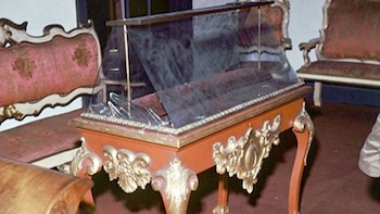 La urna rota de donde