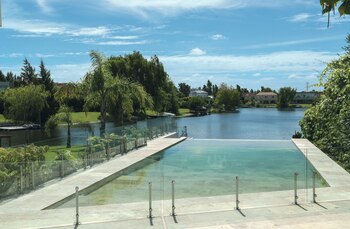 Terreno irregular con pileta