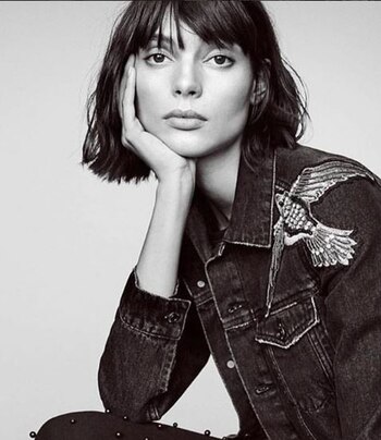 A Charlee la contrataron desde