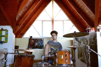 León Lagar Suriano, 16 años