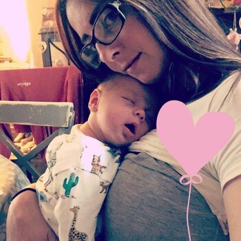 Dennis junto a su hijo Laken (Foto: @SophieMarieDennis)