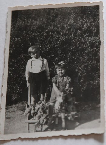 Hélène junto Jacques Bruno, hijo