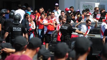 El partido debió suspenderse por