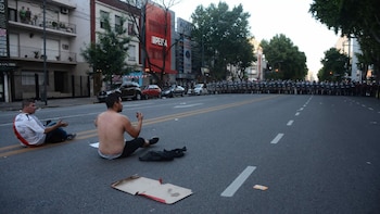 La Gendarmería intenta despejar Avenida