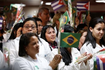 Médicos cubanos fueron recibidos con