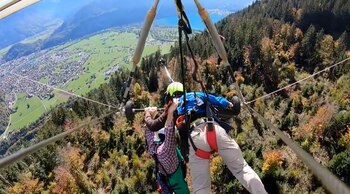 Chris Gurksy colgando sin arnés,
