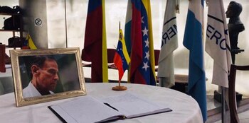 Libro de condolencias en honor