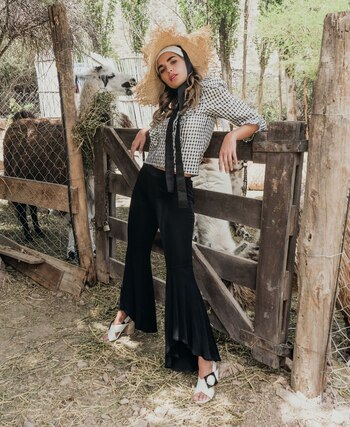 Blusa a cuadros con volados