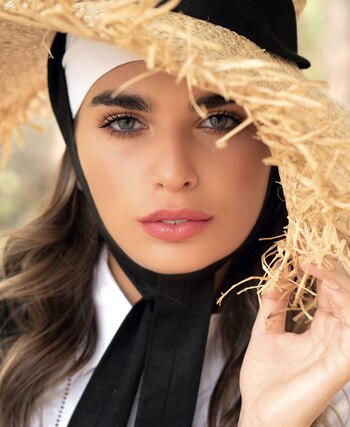 Sombrero de paja con lazo