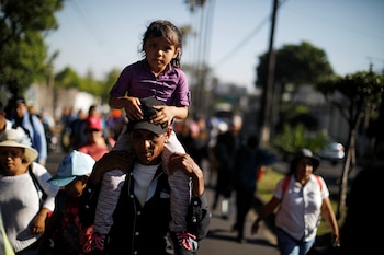 Migrantes de una caravana que