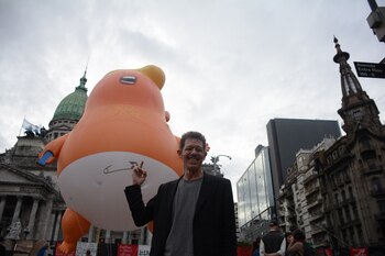 Rob Kennedy, junto a su