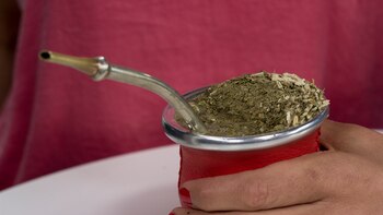 La yerba sobre un lado,