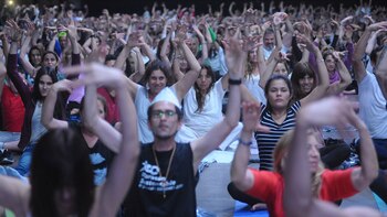 Bajo el concepto Yoga por