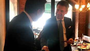 Personal del restaurante le entregaron