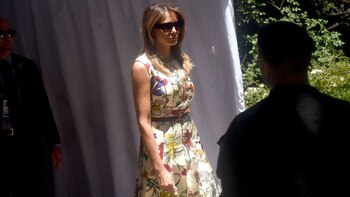 Al llegar, Melania Trump lució
