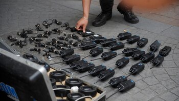 Los handies secuestrados. (Dino Calvo)