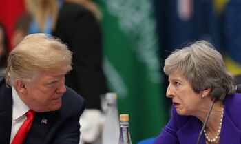 Donald Trump junto a Theresa