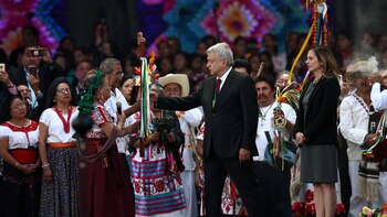 López Obrador recibe el bastón