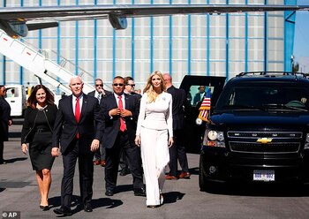 La comitiva estadounidense presente en