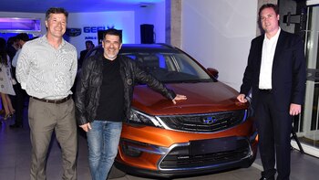 Federico Mayora, gerente general de Geely, Julián Weich, Patricio Winograd, de Winbishi Argentina