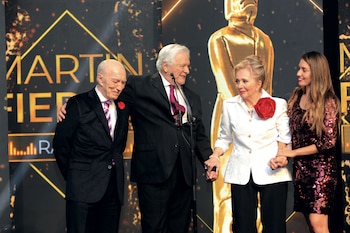 Mientras Héctor Larrea presenta el