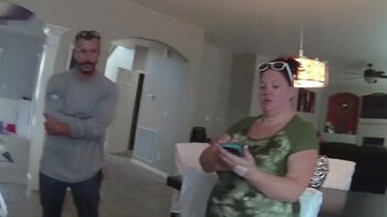 Nicole Atkinson llama a amigos