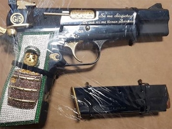 La pistola estaba en poder