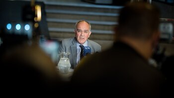 Juez Luis Carzoglio (Manuel Cortina)