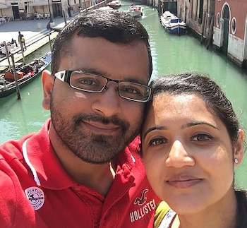 El asesino Mitesh Patel junto